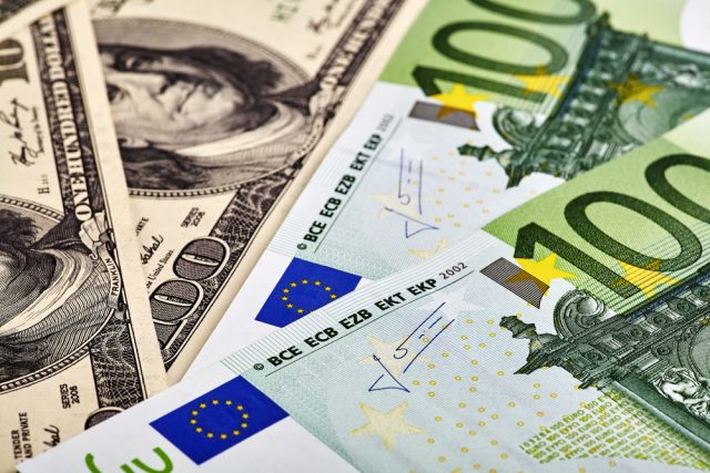 EUR/USD Head and Shoulders Pattern Hints at Further Downsides